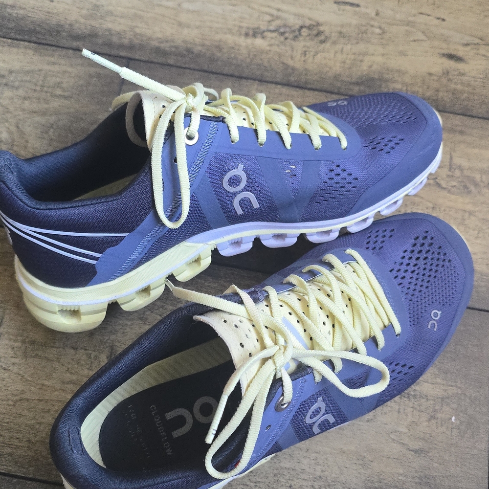 On Running Men's Navy and Yellow Athletic Shoes Size 8